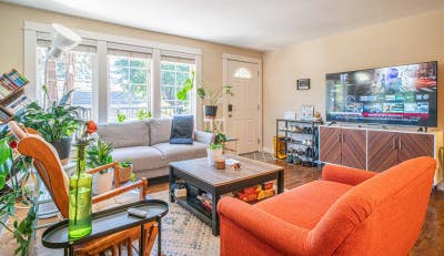 Clean large room in private street (NE Seattle) Main Photo