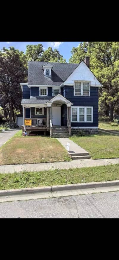 Charming Single Unit in Pontiac | 97 Mary Day Ave  Main Photo