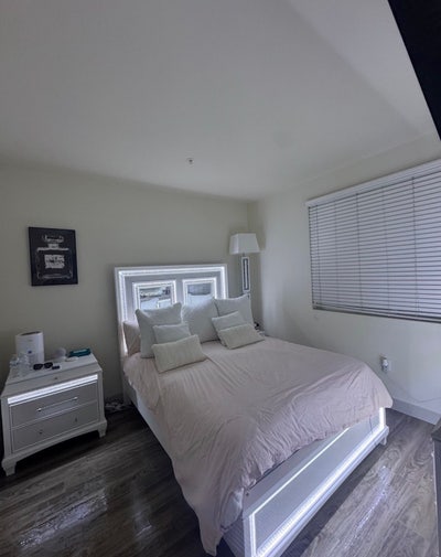 Room for Rent in Luxury Apartment Irvine Unfurnish Main Photo