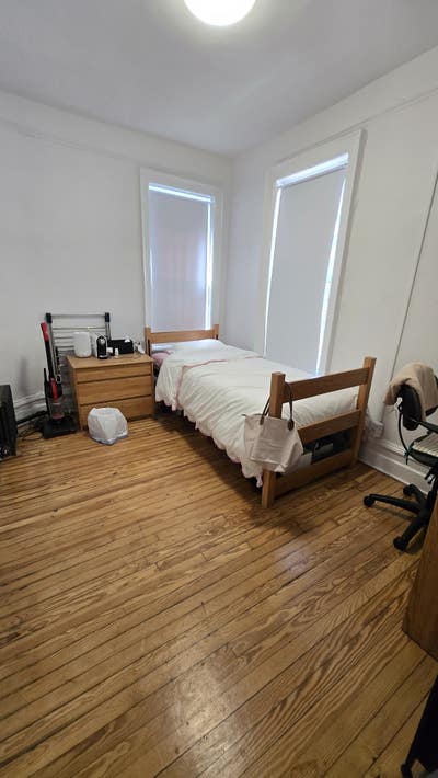 Subletting Private Room at 1 min walk to Columbia Main Photo