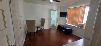 A master bedroom with a private bath near LACC Main Photo