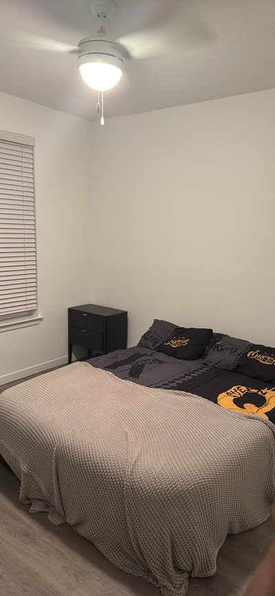 Room for rent in luxury apartment Main Photo