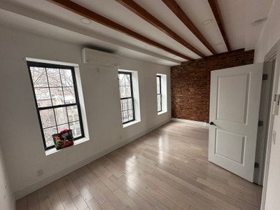 Huge Bed-Stuy room with en suite bathroom  Main Photo