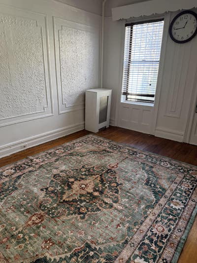 Large unfurnished room with backyard  Main Photo