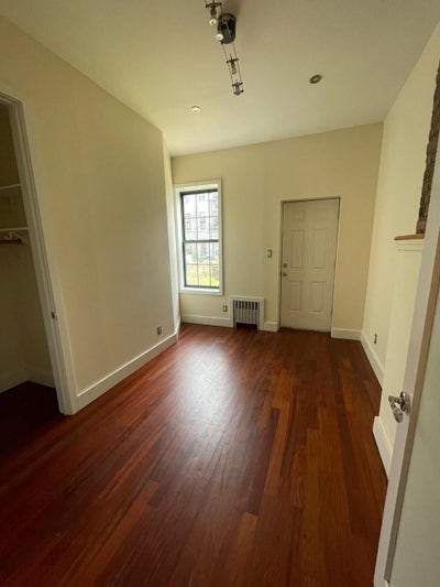 Looking for female roommate asap  Main Photo