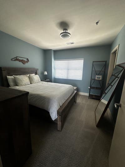 Luxury Furnished Top-Floor Room – Walkable 28204 Main Photo