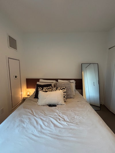 Beautiful Room and Modern Room in LIC Main Photo