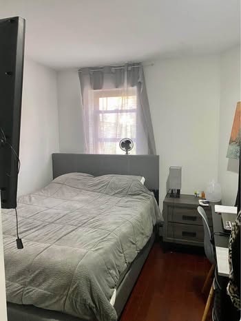 Private room+ private bathroom-utilities included  Main Photo