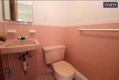 Spacious Master w/ Private Half Bath Main Photo