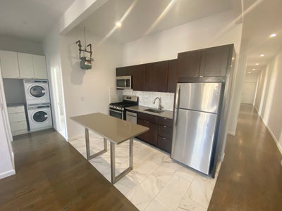 King size room in 4bed/2bath Apt-W/D Main Photo