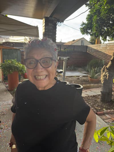 Woman looking for a room in Santa Ana now Main Photo