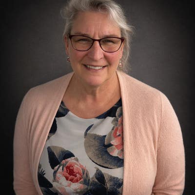 Woman looking for a room in Carson area now Main Photo