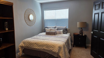 Executive  Home  Share  (male preferred) Main Photo