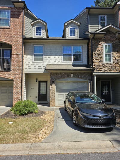 Master Suite in Professional Townhome  Main Photo