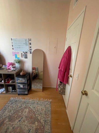 Looking for someone to take over my lease  Main Photo