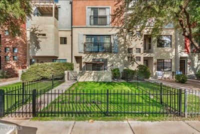 Stylish Room W/Bath + Rooftop | Prime Location Main Photo