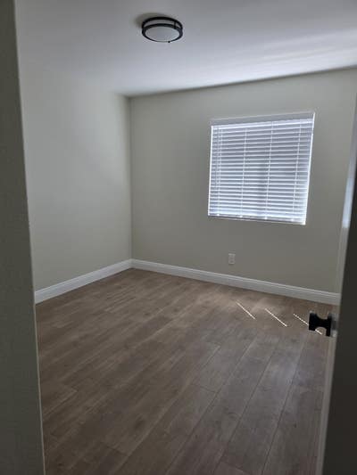 Room for rent $1k per month 1.5 deposit + 1 rent  Main Photo