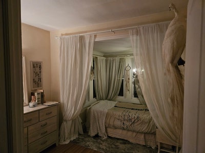 Dreamy whites bedroom plus office space Main Photo