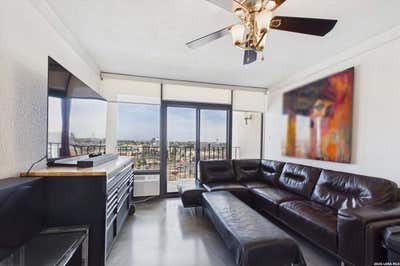 18th Floor  Main Photo