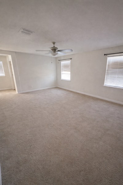 Massive room for rent/w private bathroom Main Photo