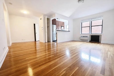 Amazing studio on the UES Main Photo