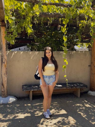 Female student looking for a room July 1 Main Photo