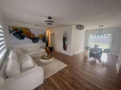 Live in Luxury House in Miami Gardens Main Photo