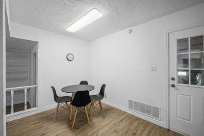 Live in Beverly Oaks, a 11 minute walk to transit  Main Photo