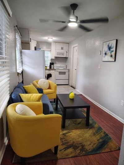 Walking distance to downtown ️, a minute walk 🚶‍️ Main Photo