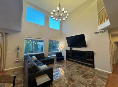 Room in a large shared homegreat neighborhoodfrie Main Photo