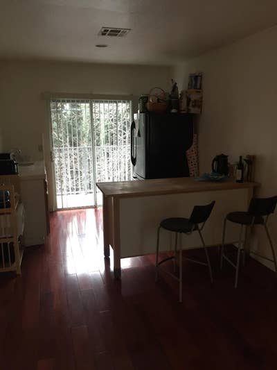 Looking for roommate in a 4brba shared unit Main Photo