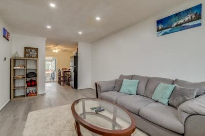 Room in a large shared homegreat neighborhoodfrie Main Photo