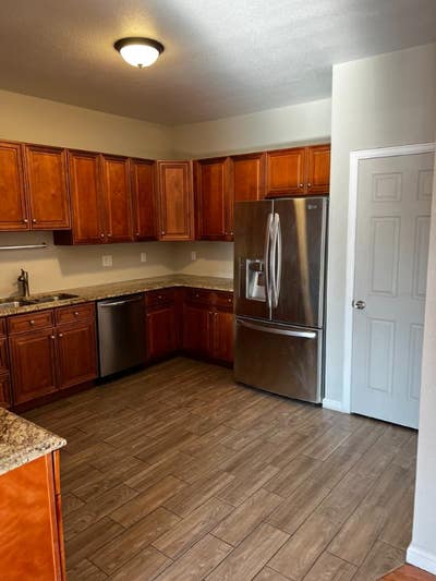 Room in a large shared homegreat neighborhoodfrie Main Photo