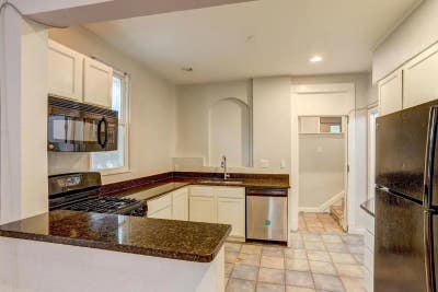 Room in a large shared homegreat neighborhoodfrie Main Photo