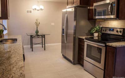 Room in a large shared homegreat neighborhoodfrien Main Photo