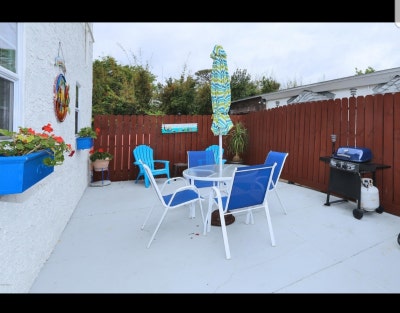 Quaint Clean Furnished Quiet Beachside Main Photo