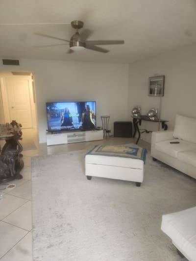 Clean.  Quite overlooking a lake . Shopping area i Main Photo