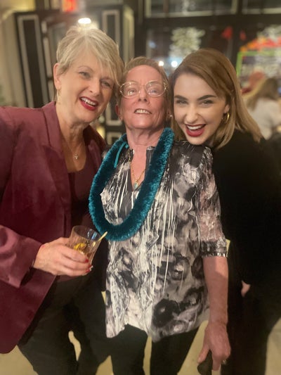 Reliable woman looking for a room in Hollywood Main Photo