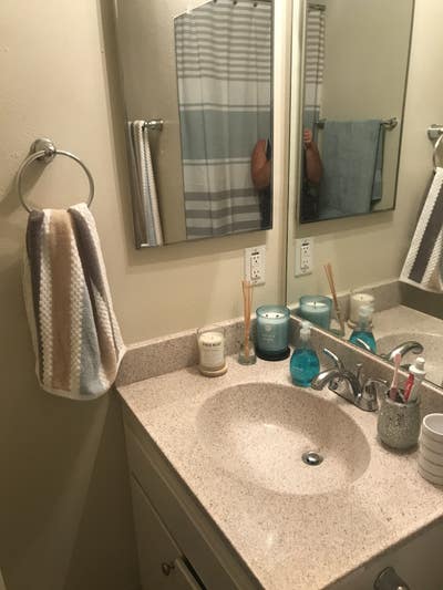 Looking for a Nice Roommate  Main Photo