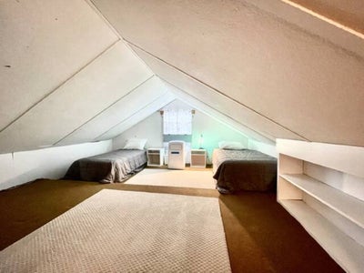 I'm Yours: Spacious Private Bedroom Main Photo