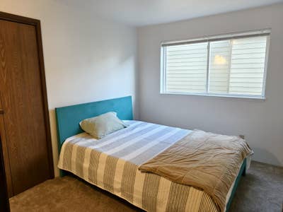 Furnished Room in North Seattle Main Photo