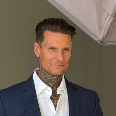 Seeking room with private bathroom  Main Photo