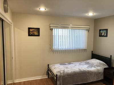 In Sherman Oaks Private room in cozy house  Main Photo