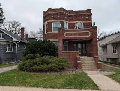 NE Oak Park 3BR/1BA Apt w/ Parking & Laundry $1300 Main Photo