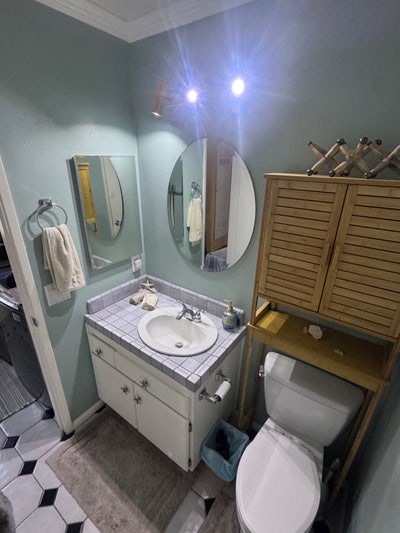 Private bed and bath  Main Photo