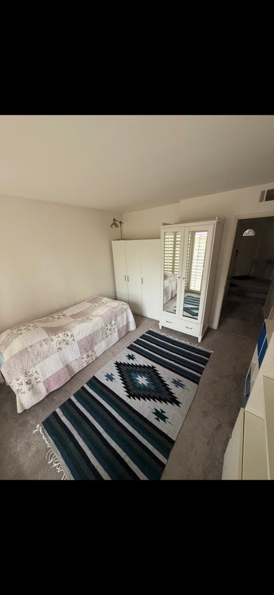 Private downstairs room with padio entrance! Main Photo