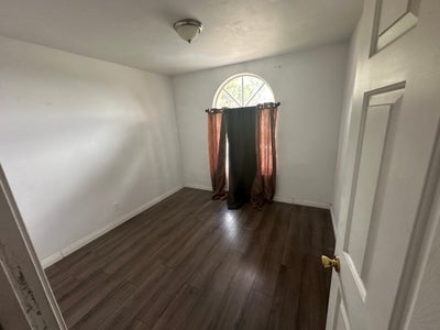 Room in UCR Main Photo