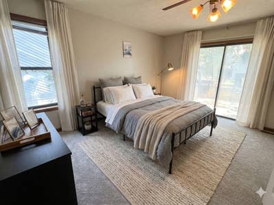 Large house in a nice quiet neighbourhood Main Photo