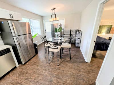 1 GIG Super Fast Internet + 3 min walk to the bus  Main Photo