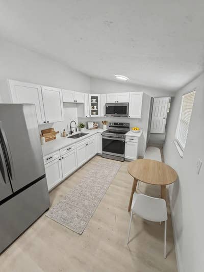 Amazing House with Desks, MiniFridges, and TVs in  Main Photo